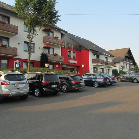 Hotel Zur Burg Nuerburg 外观 照片