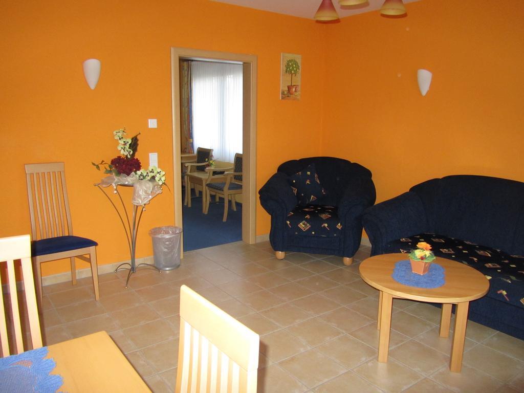 Hotel Zur Burg Nuerburg 客房 照片
