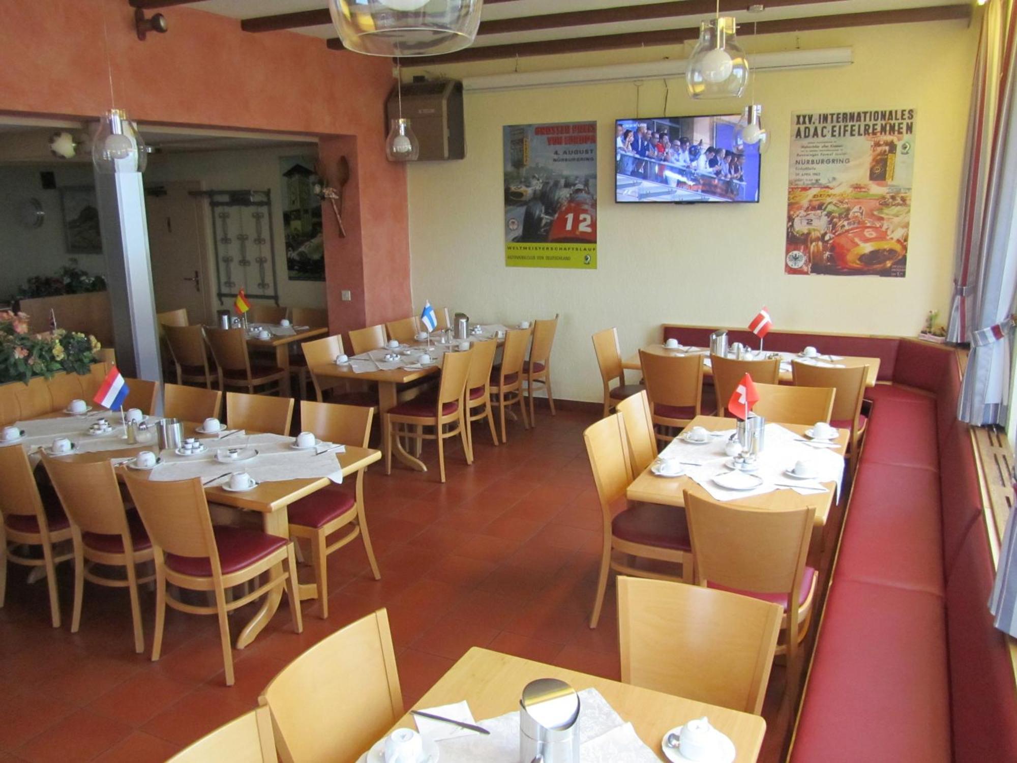 Hotel Zur Burg Nuerburg 外观 照片