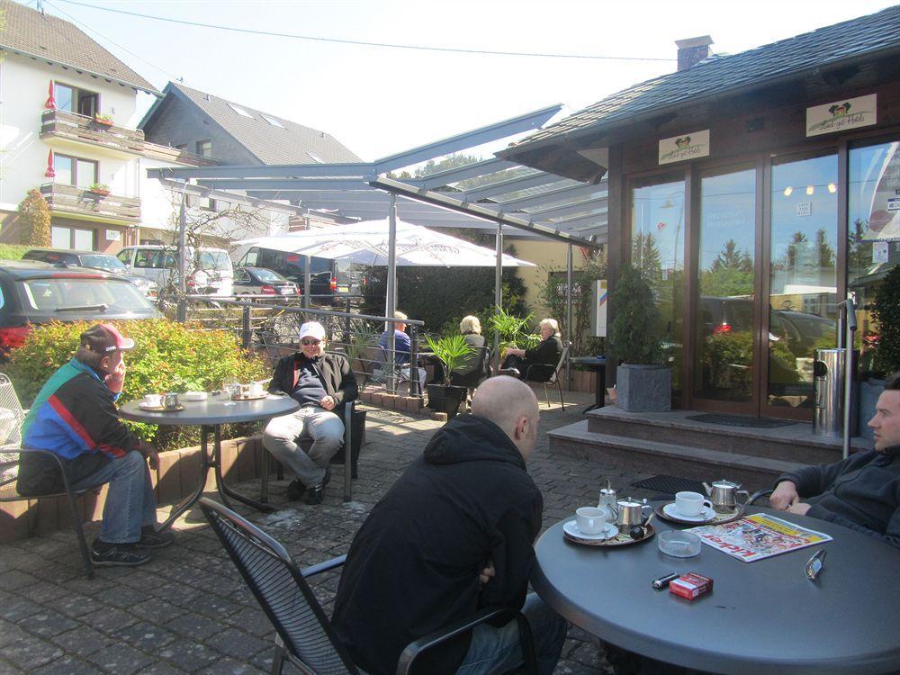 Hotel Zur Burg Nuerburg 外观 照片