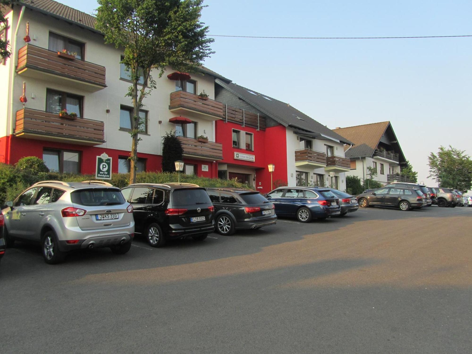 Hotel Zur Burg Nuerburg 外观 照片