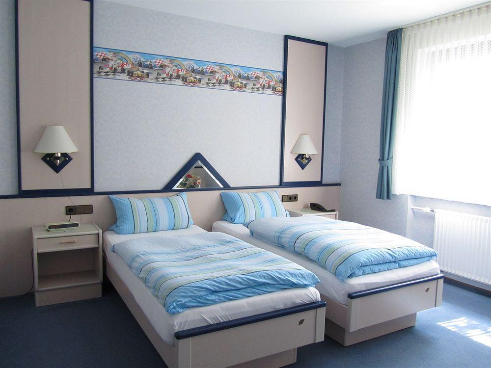 Hotel Zur Burg Nuerburg 外观 照片