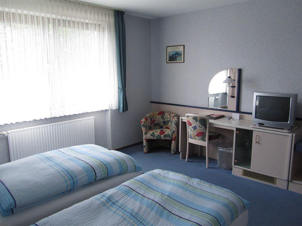 Hotel Zur Burg Nuerburg 外观 照片