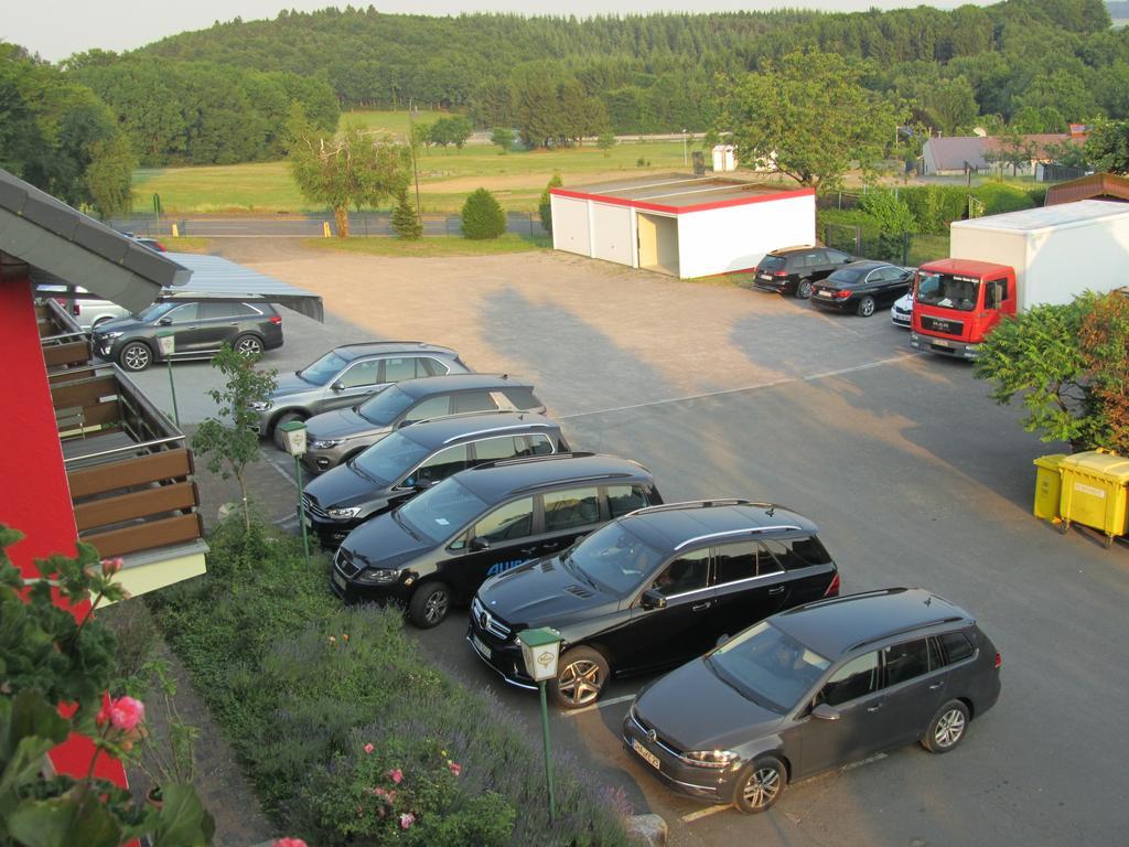 Hotel Zur Burg Nuerburg 外观 照片