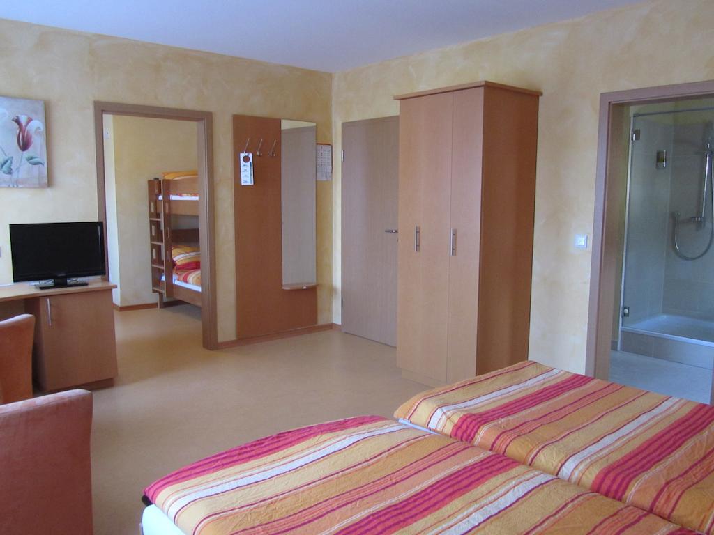 Hotel Zur Burg Nuerburg 客房 照片