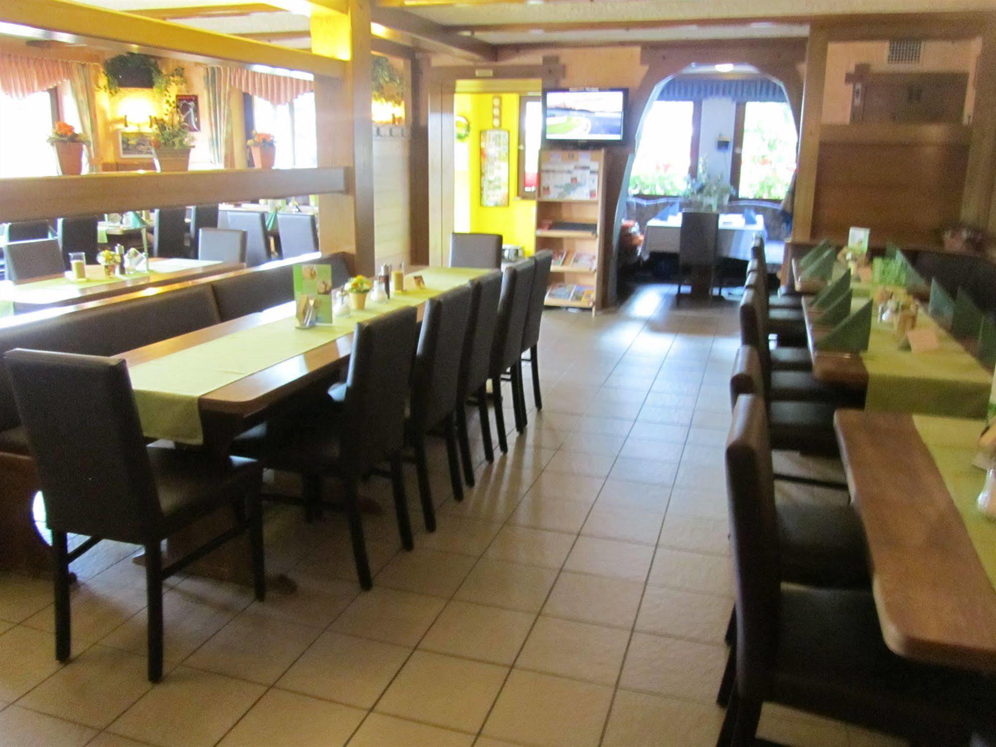 Hotel Zur Burg Nuerburg 外观 照片
