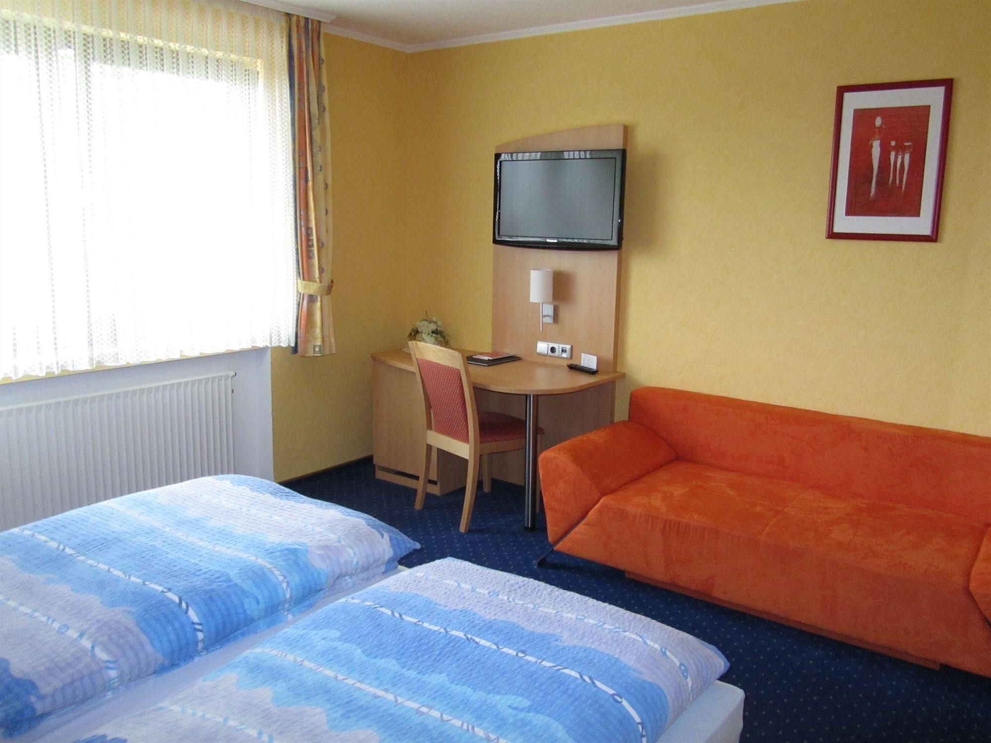 Hotel Zur Burg Nuerburg 外观 照片