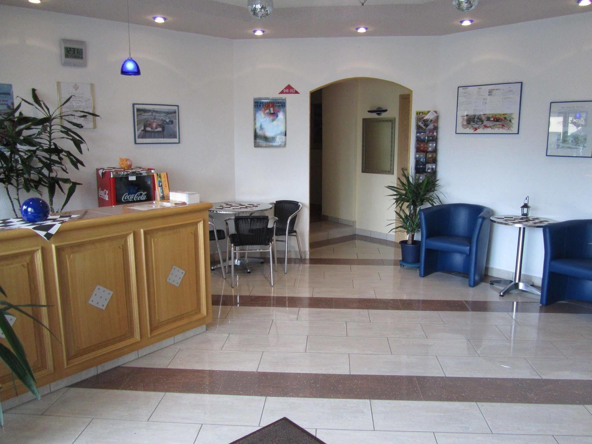 Hotel Zur Burg Nuerburg 外观 照片