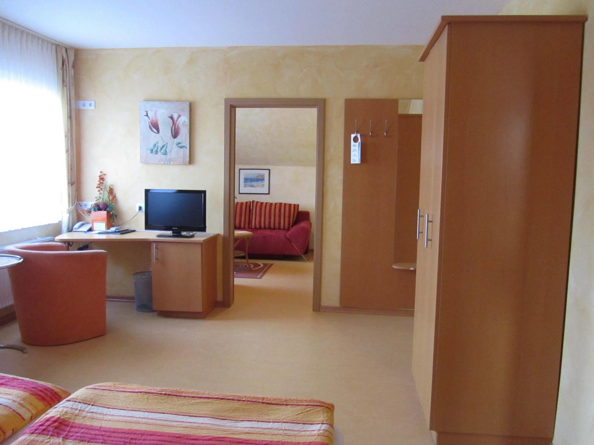 Hotel Zur Burg Nuerburg 外观 照片