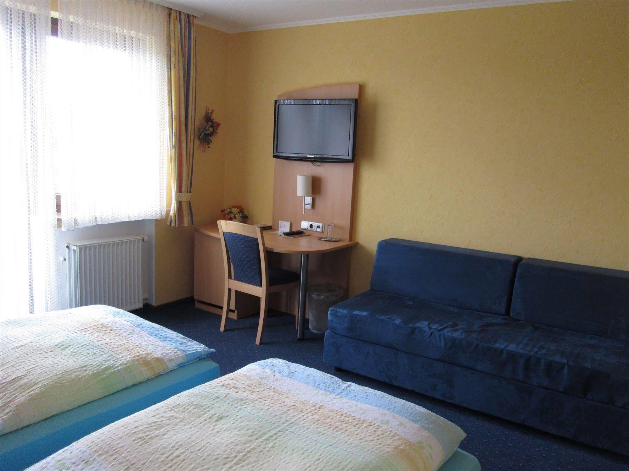 Hotel Zur Burg Nuerburg 外观 照片