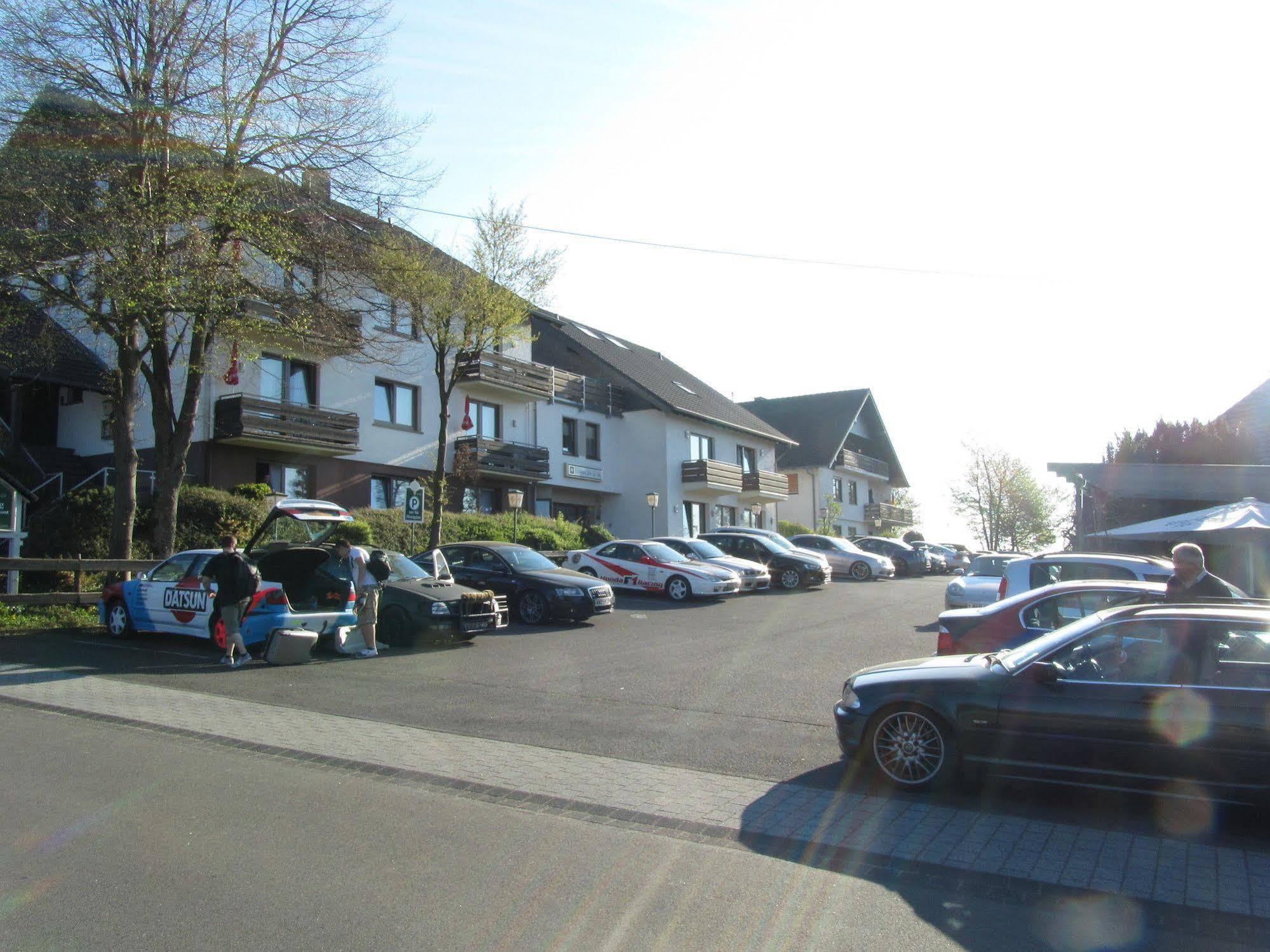 Hotel Zur Burg Nuerburg 外观 照片