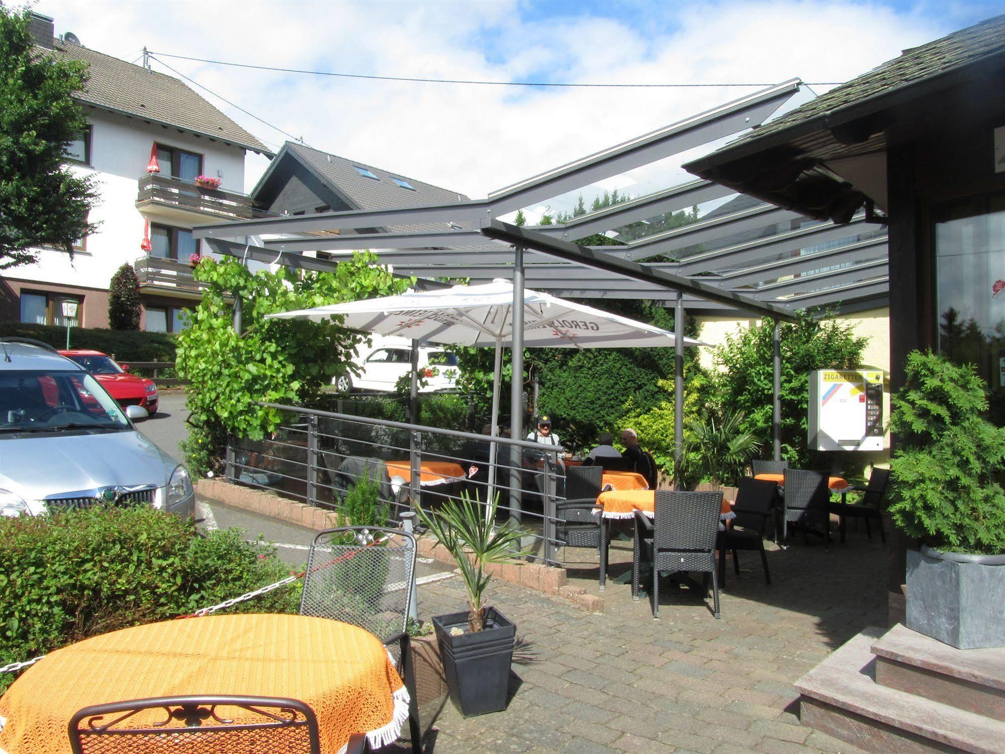 Hotel Zur Burg Nuerburg 外观 照片