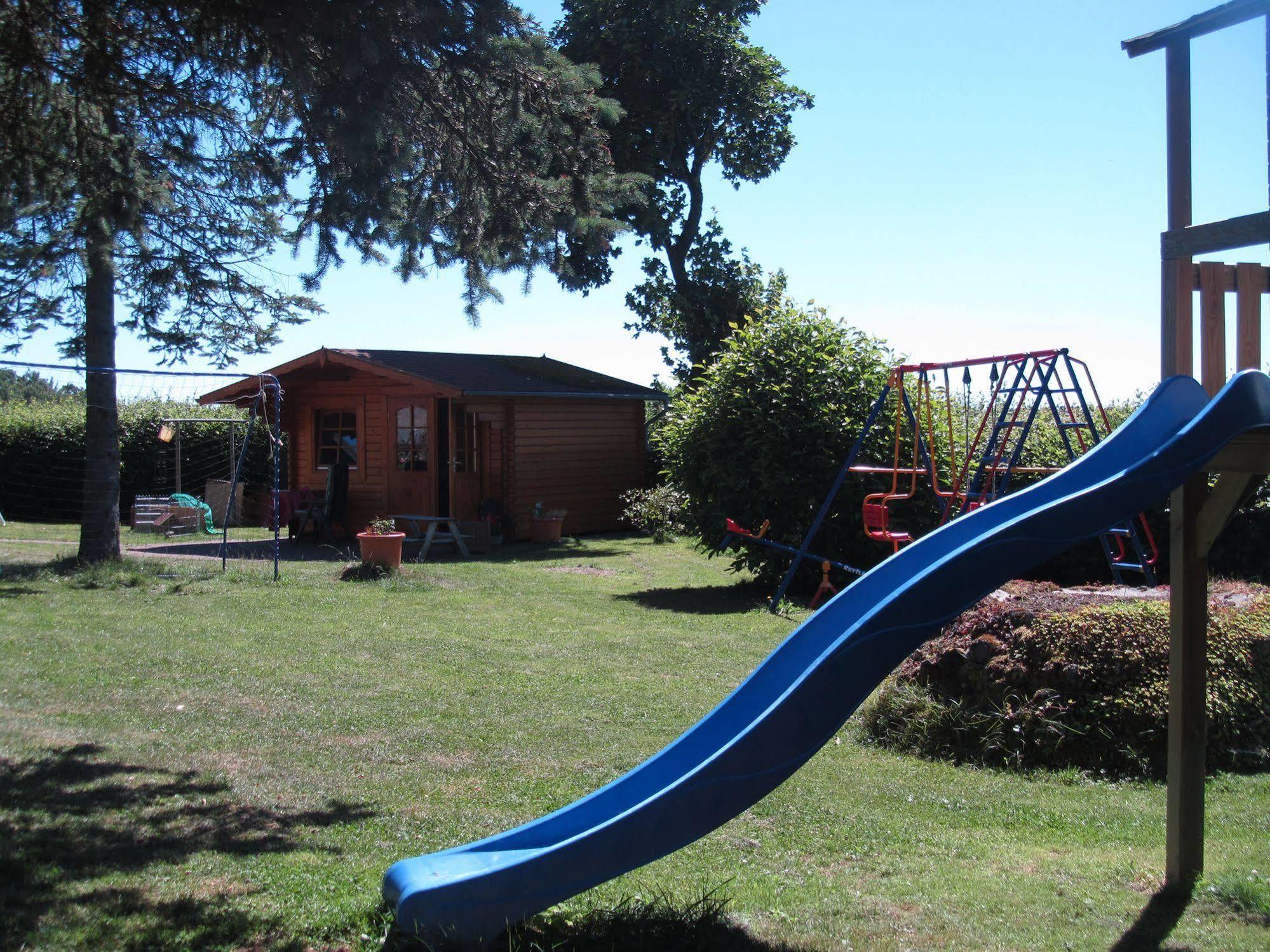 Hotel Zur Burg Nuerburg 外观 照片