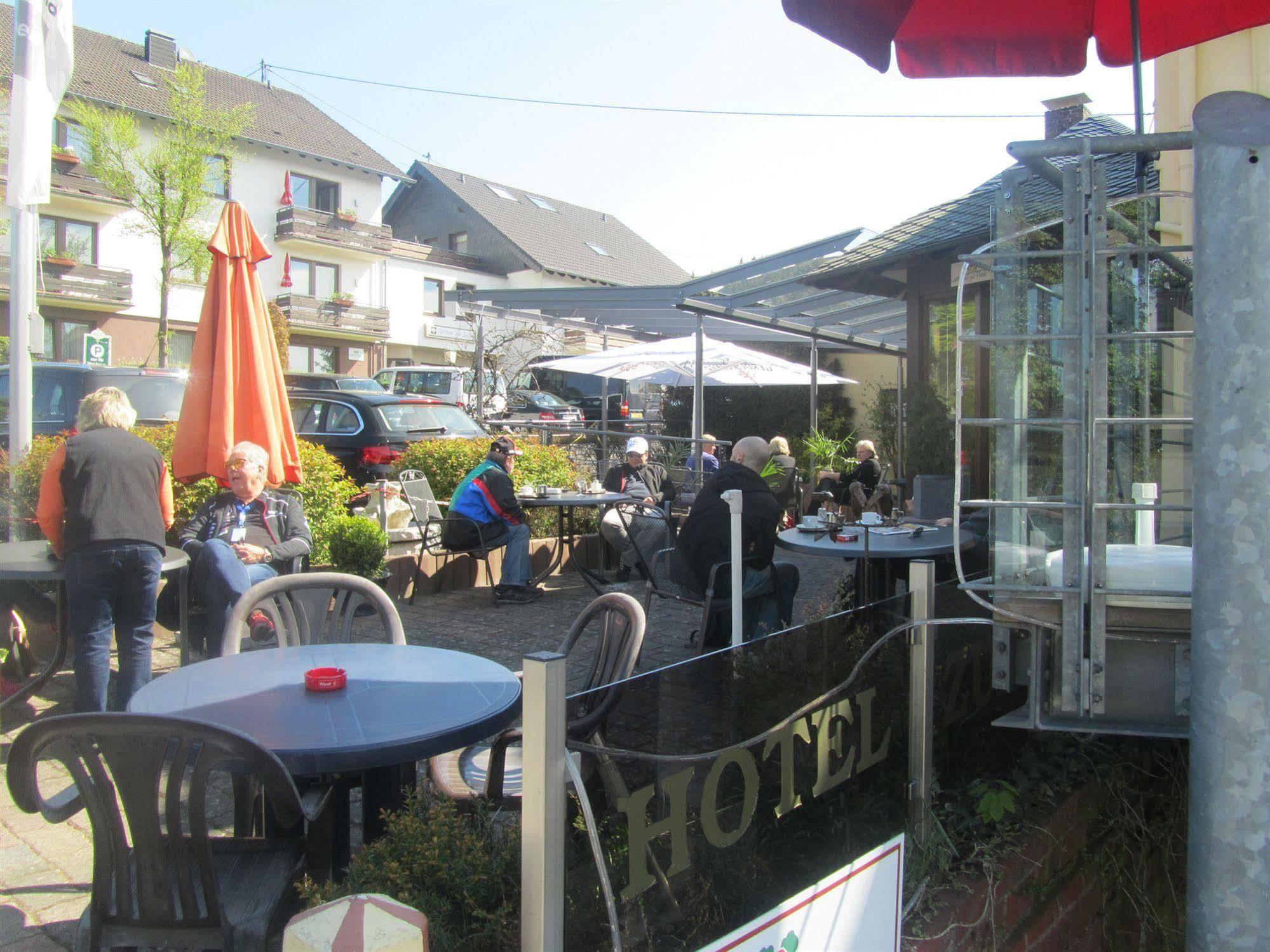 Hotel Zur Burg Nuerburg 外观 照片