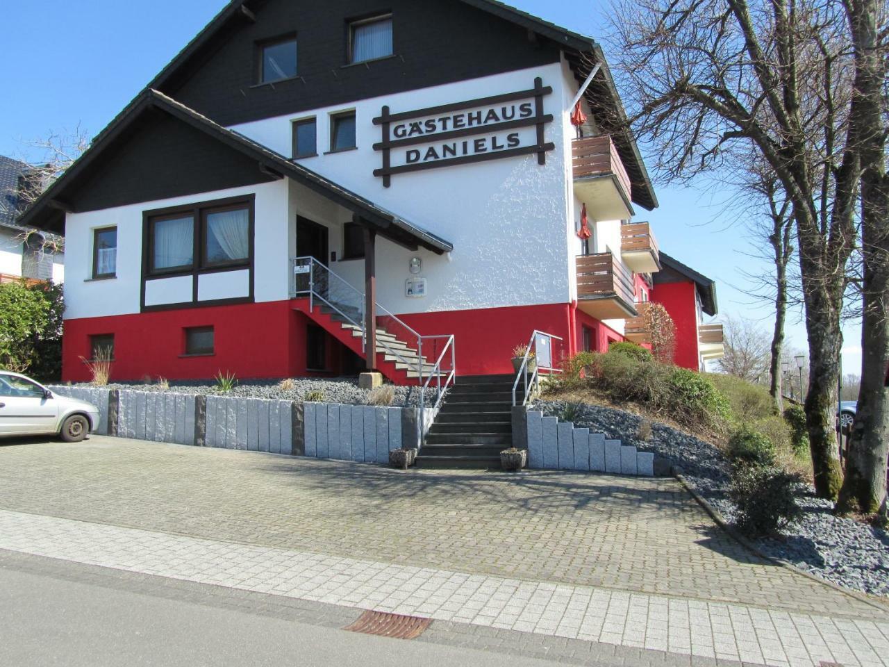 Hotel Zur Burg Nuerburg 外观 照片